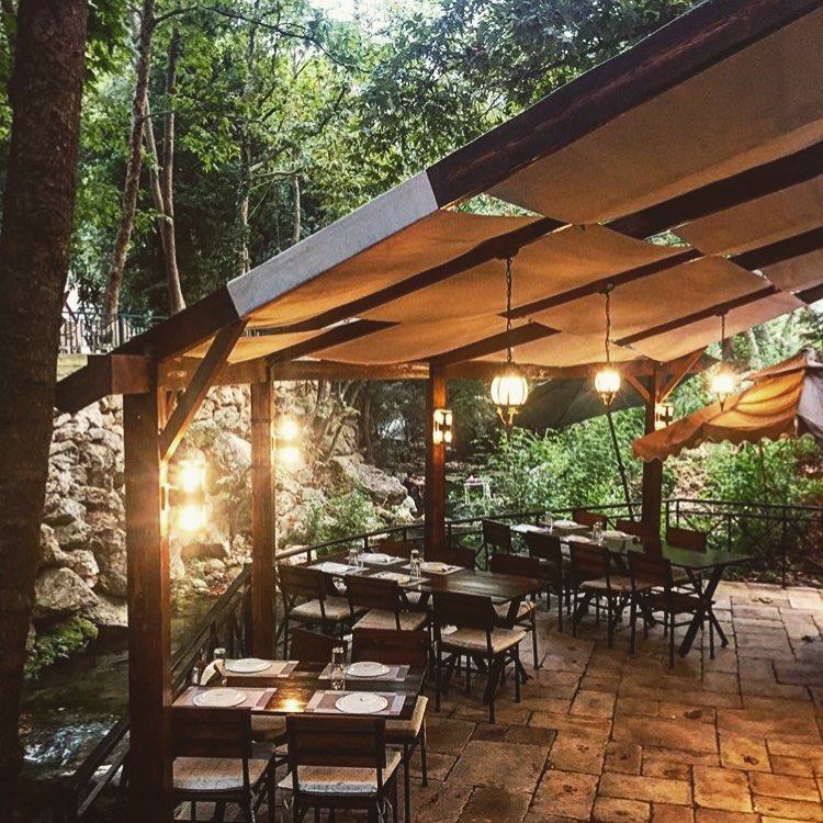 Al Tahouneh Restaurant in Baaqline