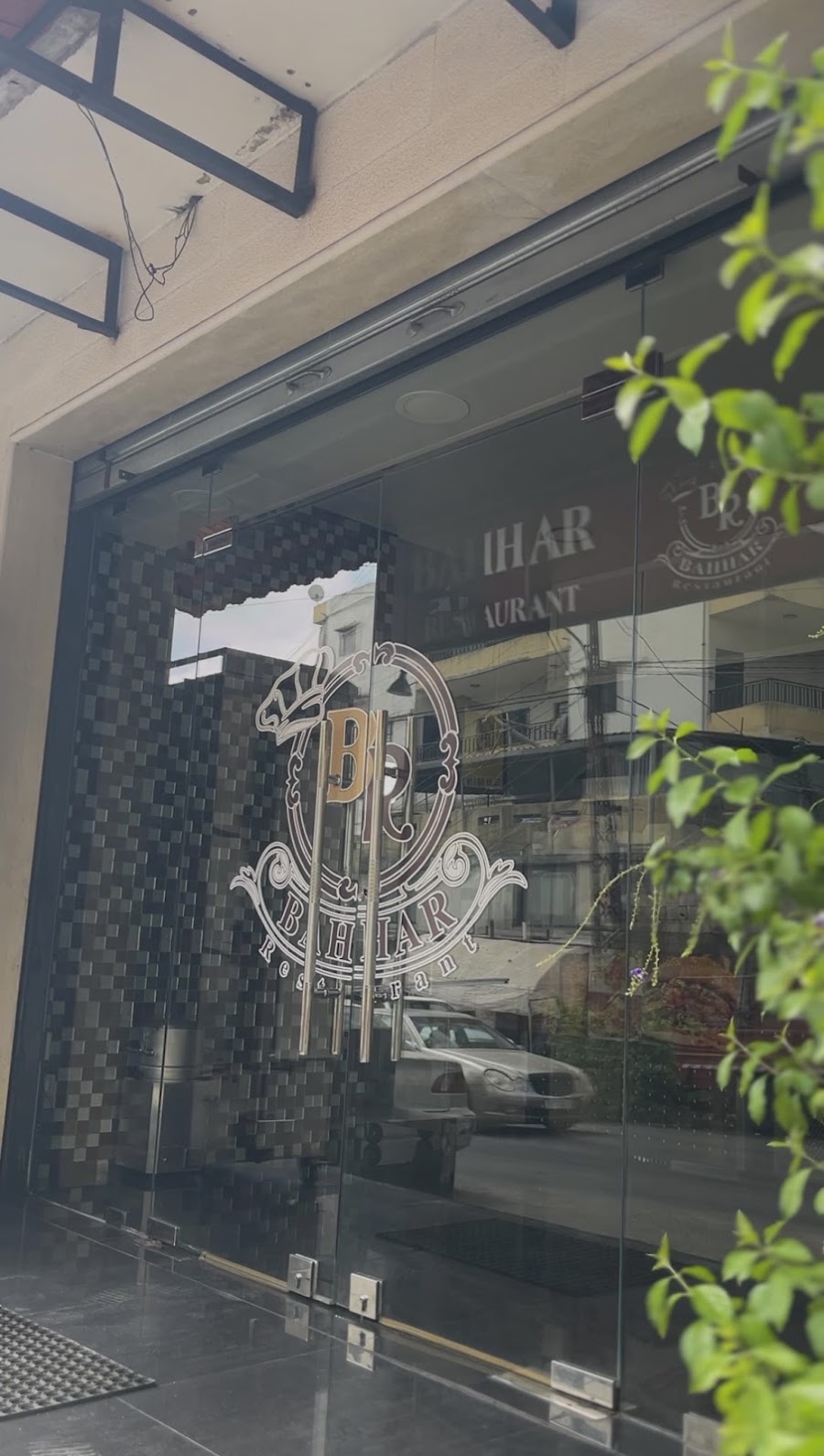 Bahhar Restaurant in Aanout