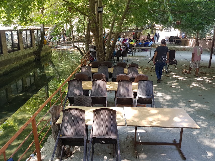 مطعم جدودنا نهر الحمام in Hasrout