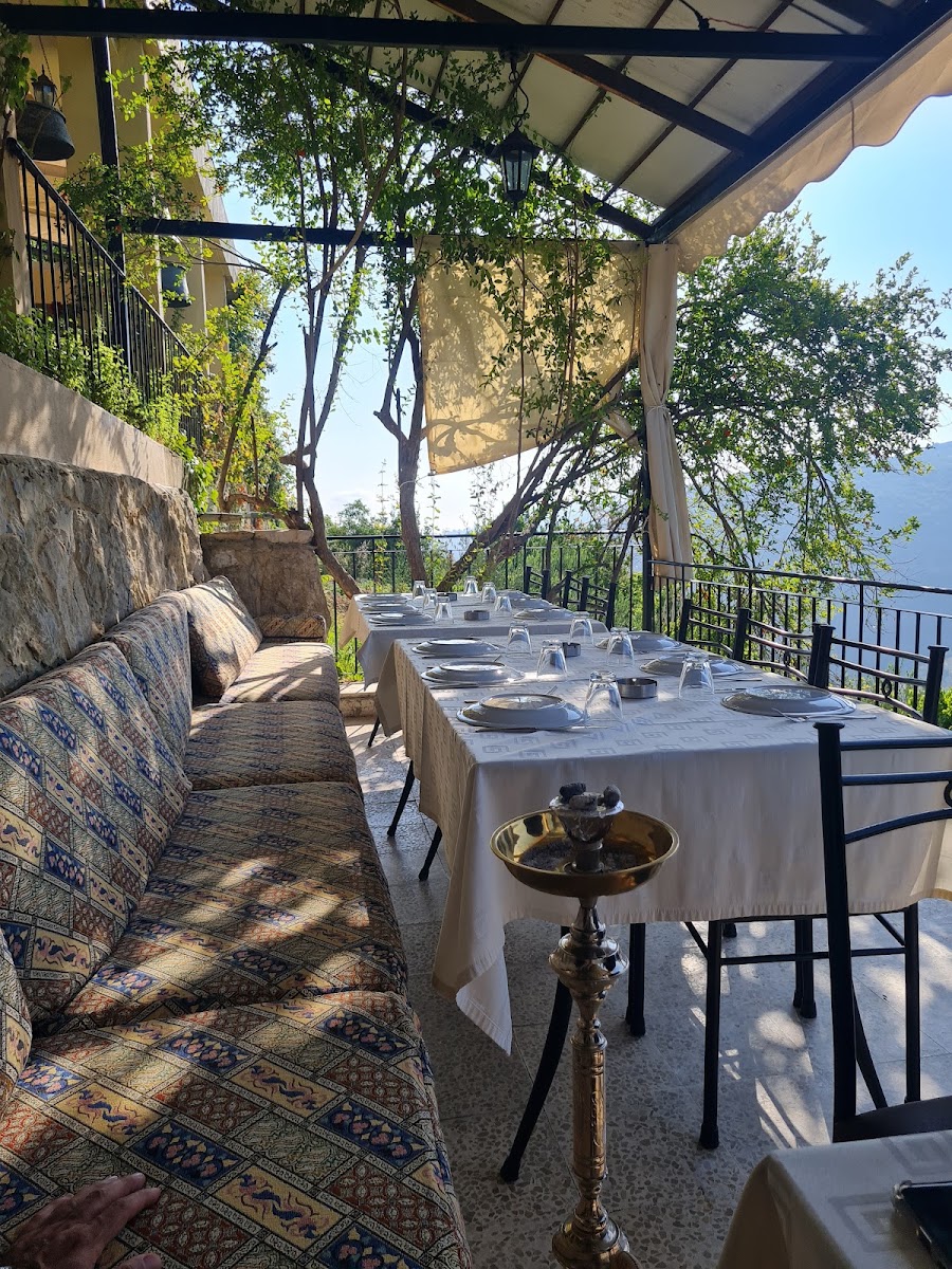 Diwan al farah restaurant in Fawara
