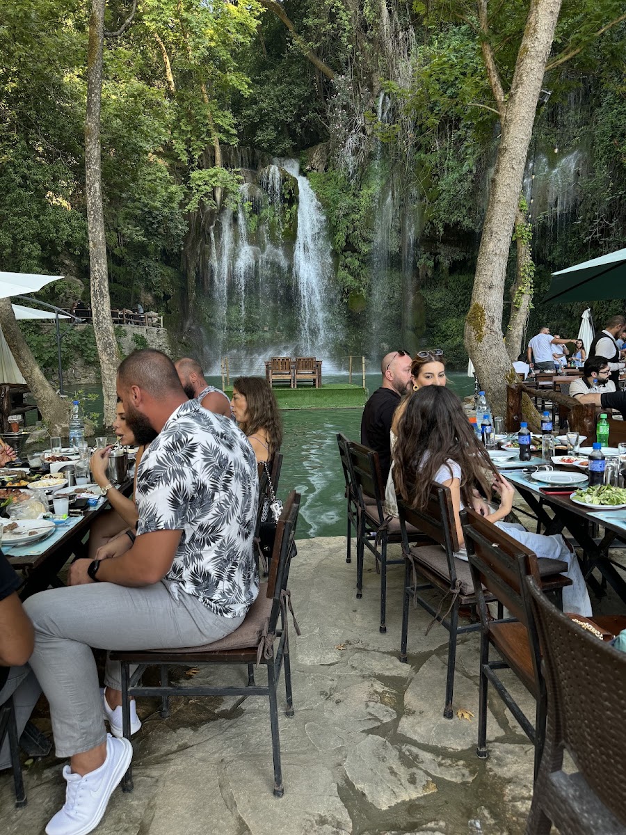 Paradise Waterfalls Restaurant in Hasrout