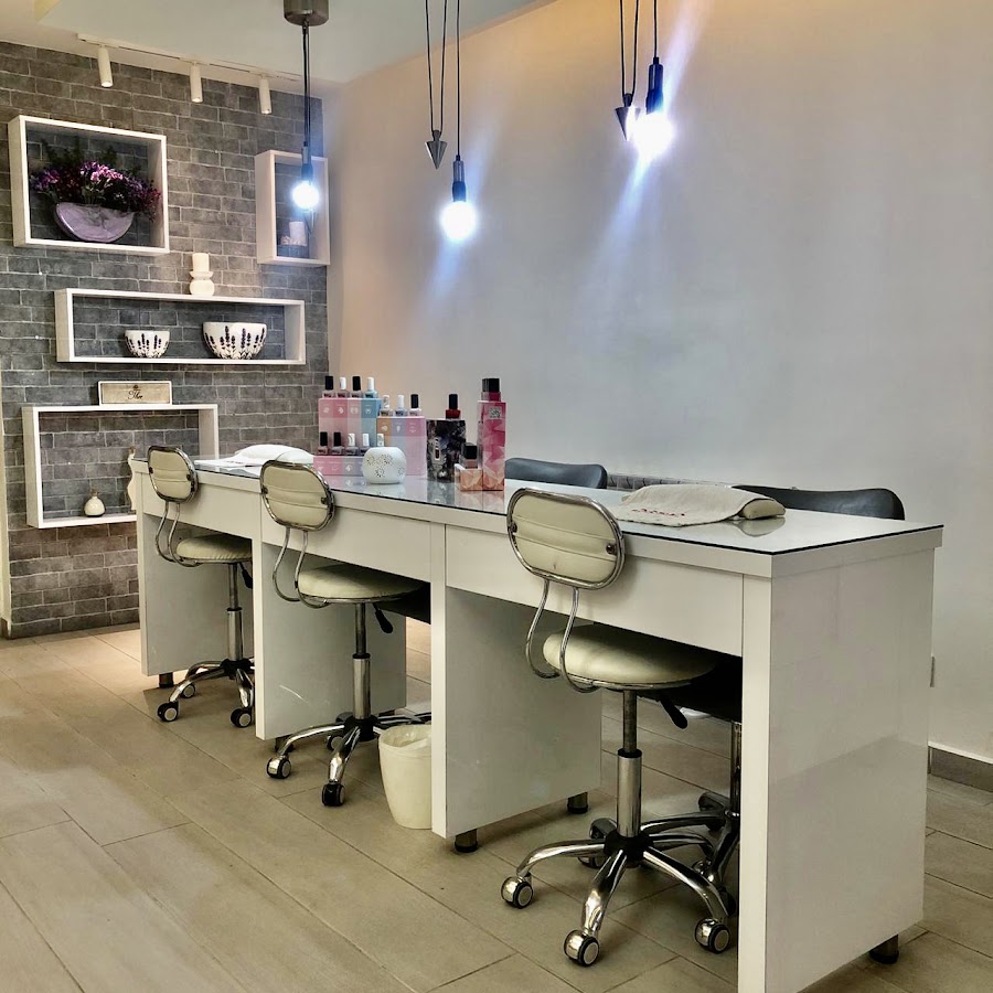 Sasha Nails and Body in Deir Dourit